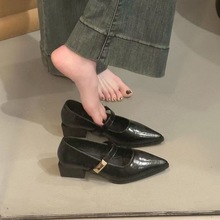 网红休闲浅口高跟鞋女学院风一字扣粗跟单鞋尖头气质玛丽珍鞋