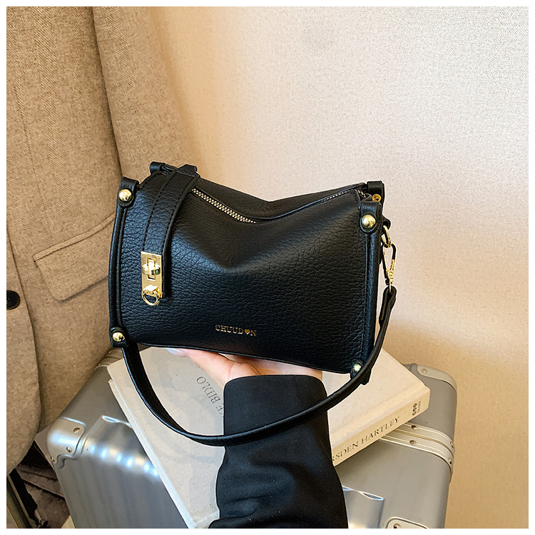 Bolsos retro retro de alta calidad para mujeres 2026 nueva textura lichi bolso pequeño estilo coreano simple mochila de hombro