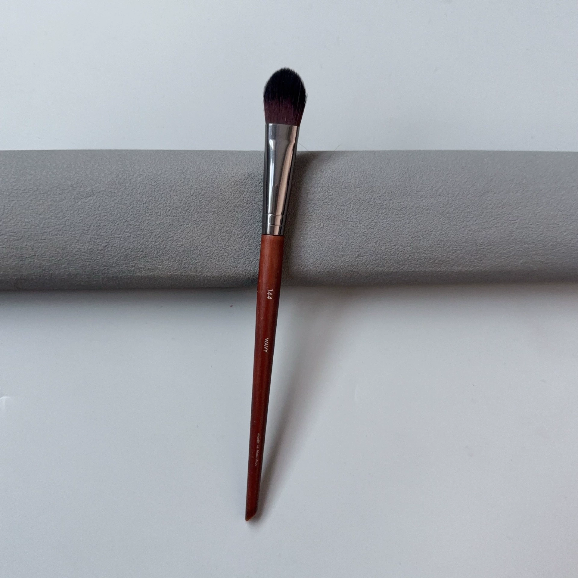 Brush, face blush, foundation, highlighter, eye pencil, full set
