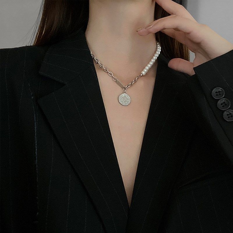 temperament Retro lovers 2021 the republic of korea new pattern Titanium Pearl Necklace have cash less than that is registered in the accounts clavicle Pendant Chain