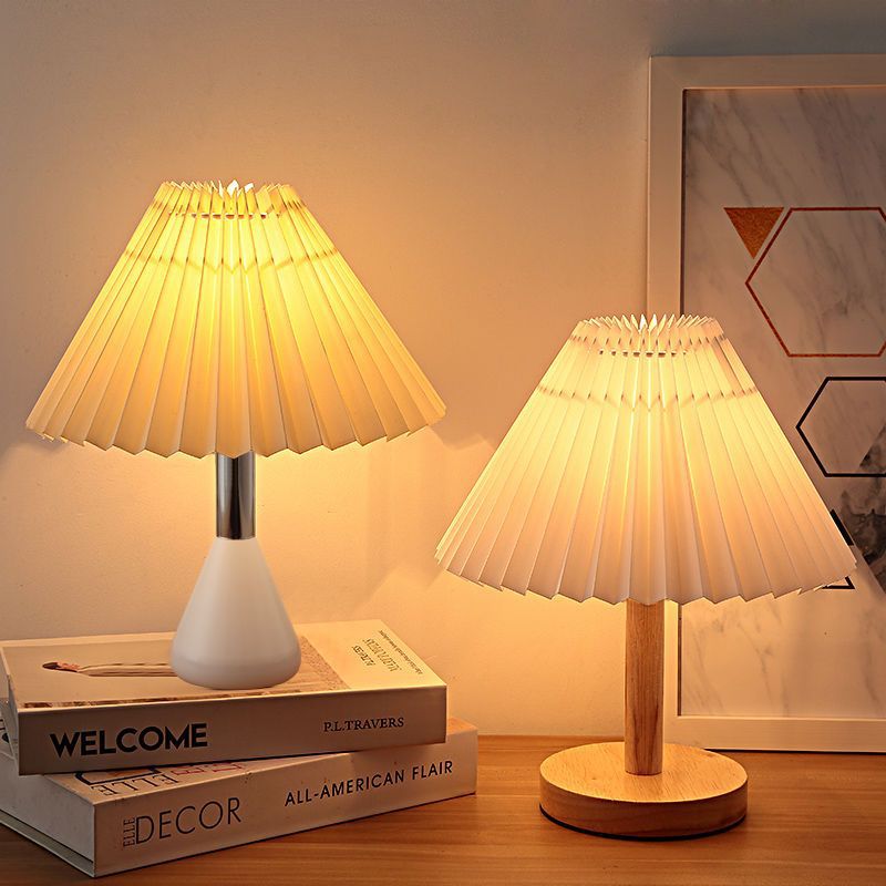 북유럽 식 침실 침실 램프 일본식 야간 등 붉은 빛 소녀 기숙사 장식 눈 보호 램프