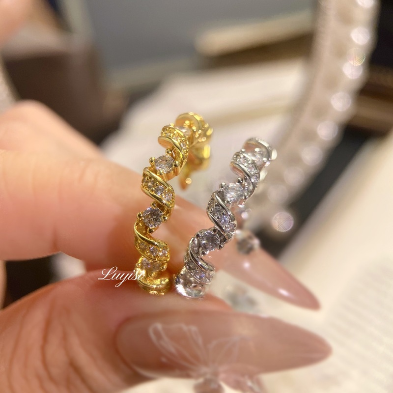 軽くて豪華なハイエンドのダイヤモンドがちりばめられたツイストリング、通勤用、クラシックで絶妙な気質のデザイン、女性用ジルコンリング|undefined