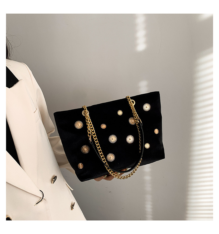High-end and personalized hardware single-shoulder bag for women, new autumn 2024 collection, velvet chain handbag, stylish tote bag undefined