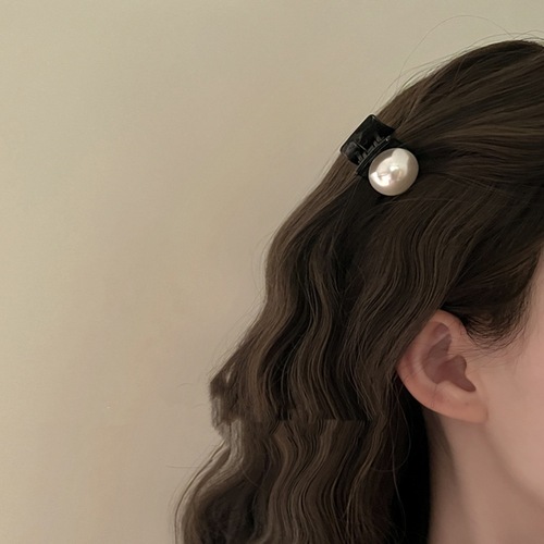 French retro small fragrant pearl small clip light luxury temperament niche design bangs clip simple side clip hair accessory