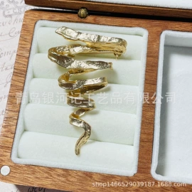胸针;耳钉;耳环