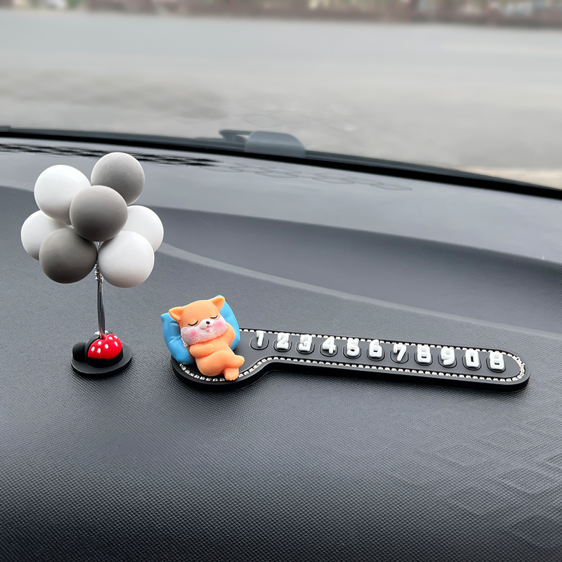 [잠자는 시바견 + 정지 신호 + 회색과 흰색 풍선]