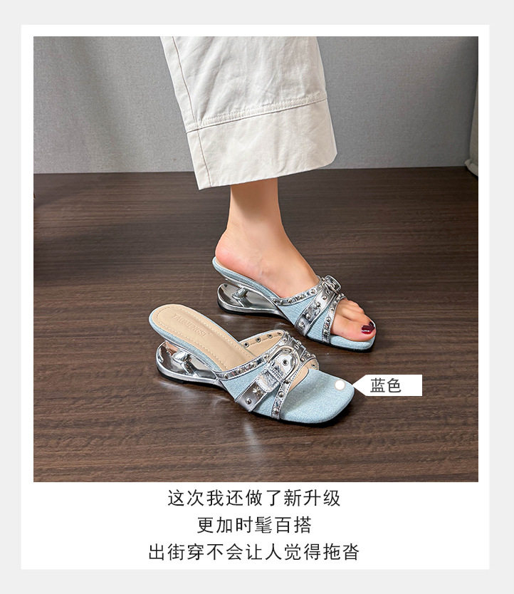 Dép sandal nữ quai ngang mũi vuông hở ngón, khóa kim loại đính đinh tán, gót dị hình tăng chiều cao 6 cm — Màu xanh dương, màu đen chi tiết 8