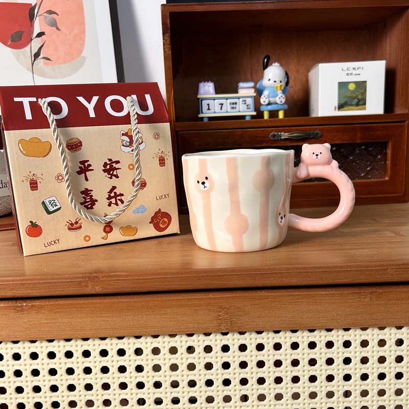 Bonito oso de dibujos animados de alto valor de regalo de cumpleaños taza de cerámica para parejas de alto valor de regalo de taza de agua