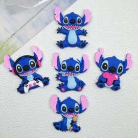 新款跨境卡通史迪仔PVC软胶配饰DIY洞洞鞋头饰收纳盒水杯冰箱贴批