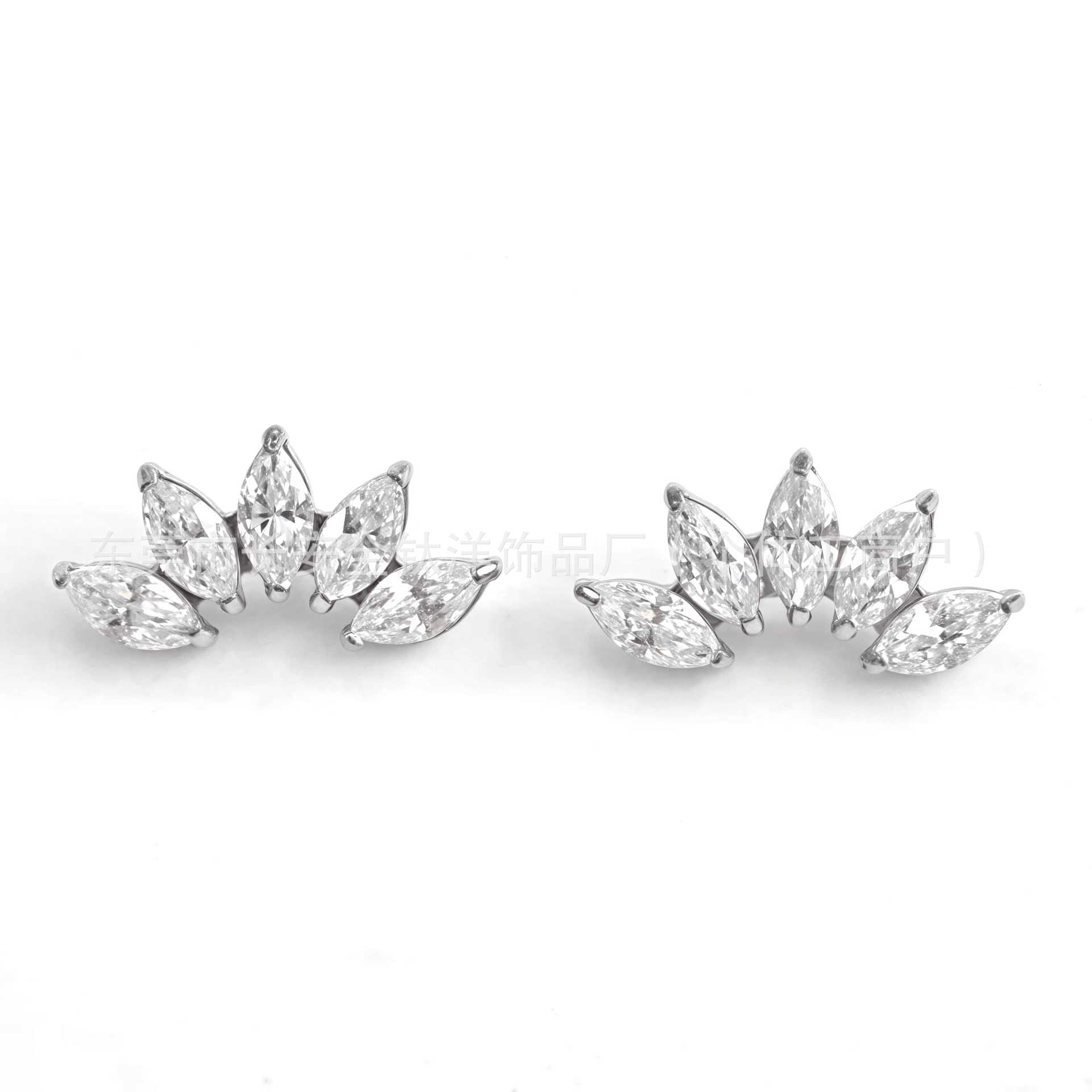 Pointed titanium steel lip stud product view