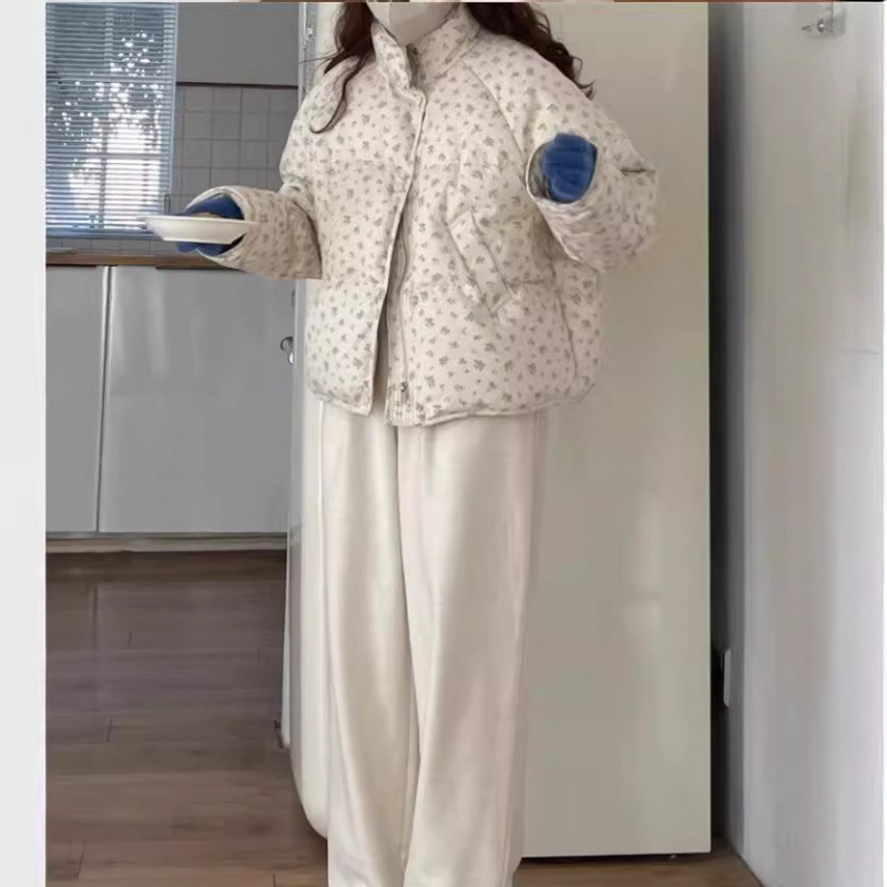 ダウンコットンジャケット女性のための 2025 冬の新しいスタイル小花柄ショートコットンジャケット新鮮で甘いスタンドカラーパンジャケット