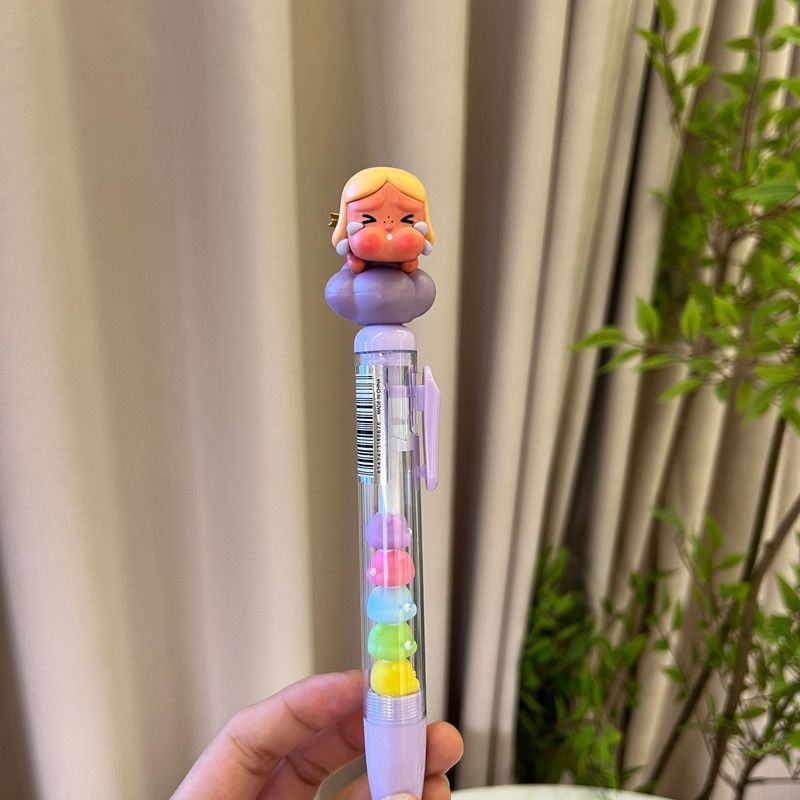 泣いている赤ちゃんを変える、かわいい赤ちゃんを変える、ニュートラルペン、クリエイティブなDIY楽しいペン、かわいい学生|undefined