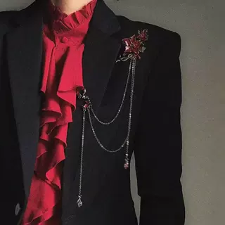 暗黑风红色燃烧的花朵胸花小众设计高级感复古链条胸针外套别针
