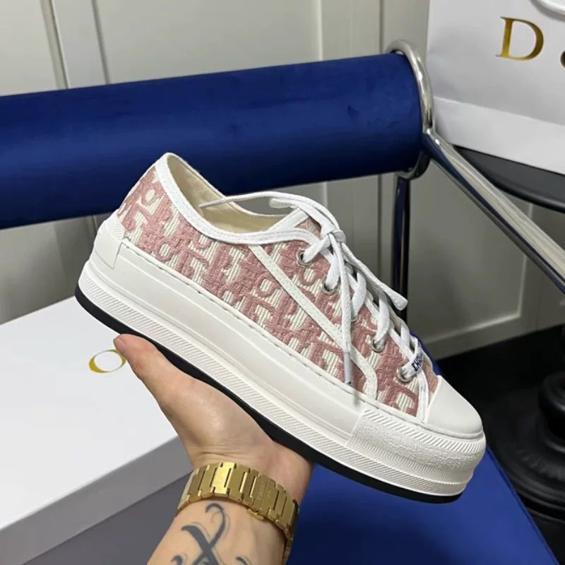 2026 Spring and Autumn New D Brand Letter Embroidery Thick-Soled Height-Increasing Canvas Shoes for Women, Casual Versatile Lace-Up Sneakers for Women