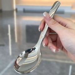 高颜値ステンレススプーン甜品スプーン家庭用食事を深めて厚い丸いスプーンの長い柄のスープメーカーの卸売りを深めます。