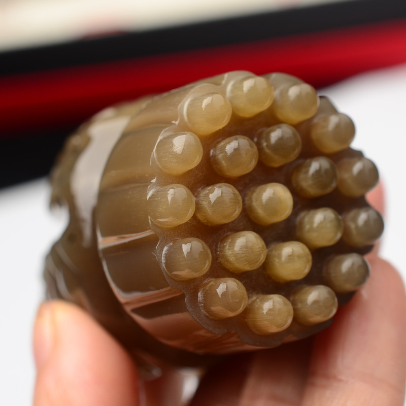 新品厂家直销水牦牛角尖刮沙脸梳按摩大莲蓬脸部面部专用现货批发