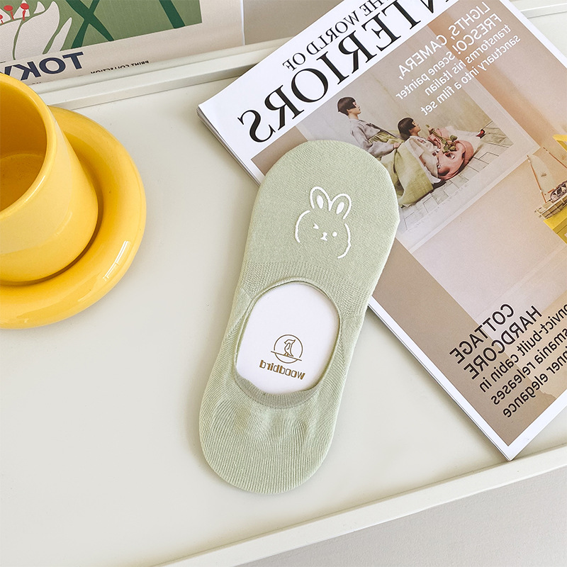 Calcetines de tobillo calcetines invisibles antideslizantes para mujer calcetines de algodón de corte bajo japonés de color caramelo de verano para mujer calcetines de mujer zhuji al por mayor