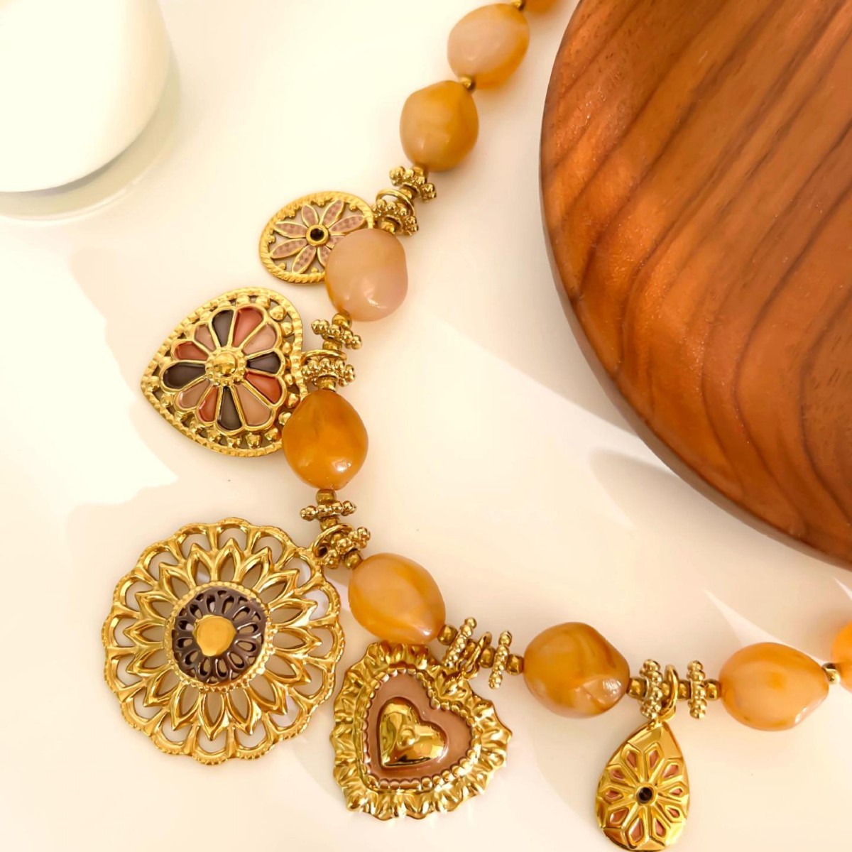 Fashionable Autumn And Winter Design Stainless Steel Flower Love Amber Resin Beaded Light Luxury