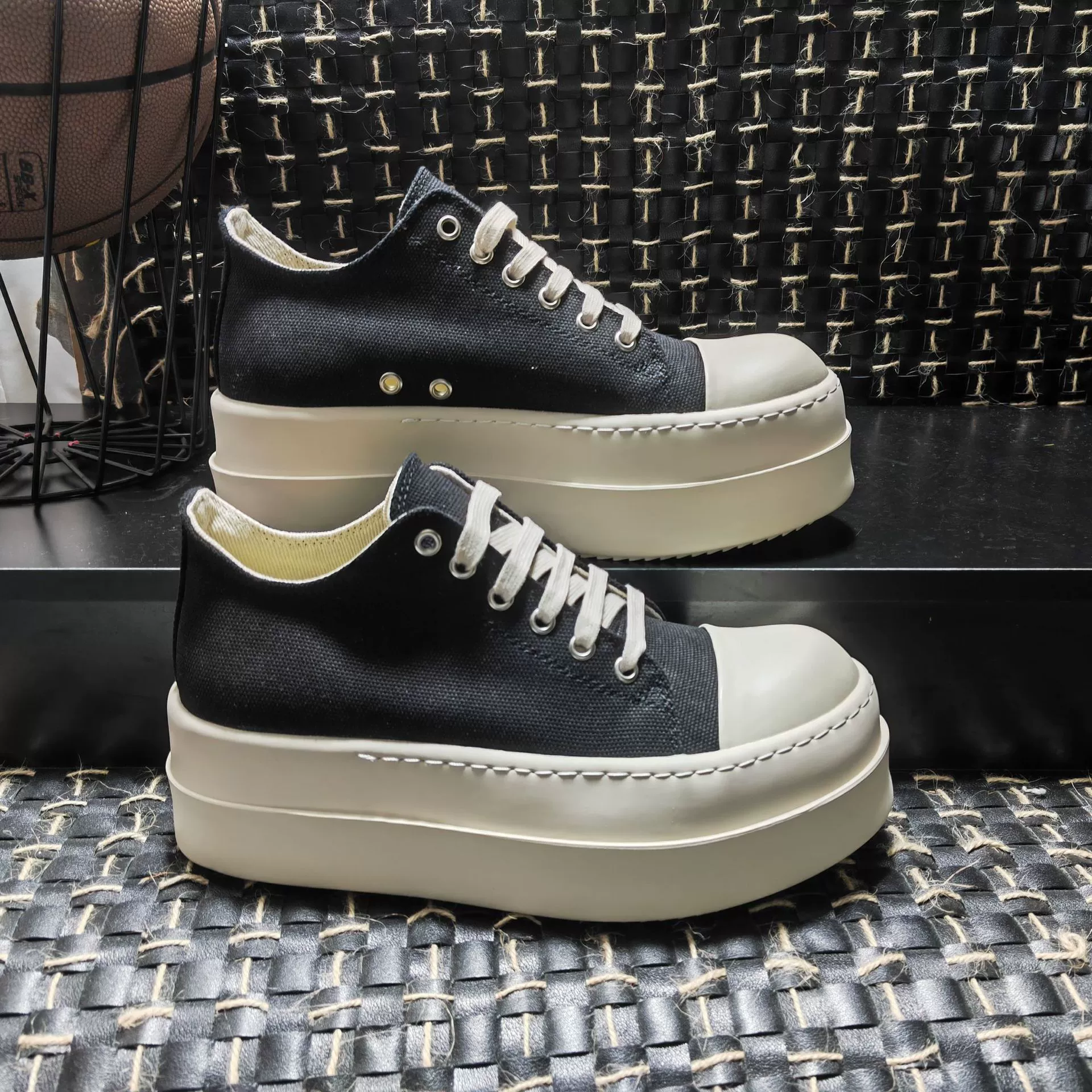 RO новый предел увеличивает ненависть к туфли на высоком каблуке