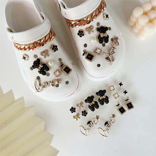 Cross-border adaptation of Cros Crocs Cute Bear Flower Chain DIY Removable Garden Shoes Shoe Buckle Shoe Flower Cover
