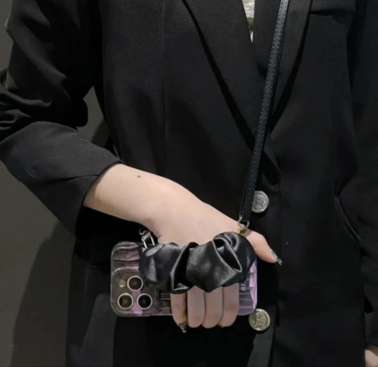 Disparando gradiente negro Apple 16promax Sensación avanzada Sensación tridimensional Raya IP15/14 Funda para teléfono ip15p