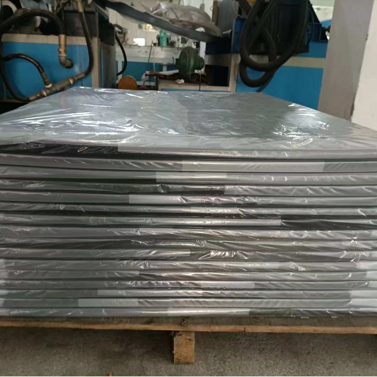 批发优质PP板多色磨砂塑料板置物架垫板加工成型表面平整不沾灰