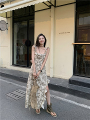 フランスの優雅な水墨画のハスの葉の縁のワンピースの女性の夏の2025新型のデザイン感は腰を収めて長いスカートを開きます。