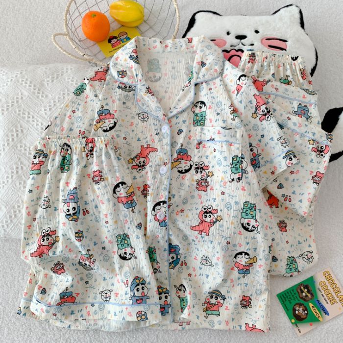 Al por mayor transfronterizo nuevo pijama de mujer tres piezas cardigan con solapa mangas cortas pantalones cortos KT gato dibujos animados cubierta de ropa doméstica