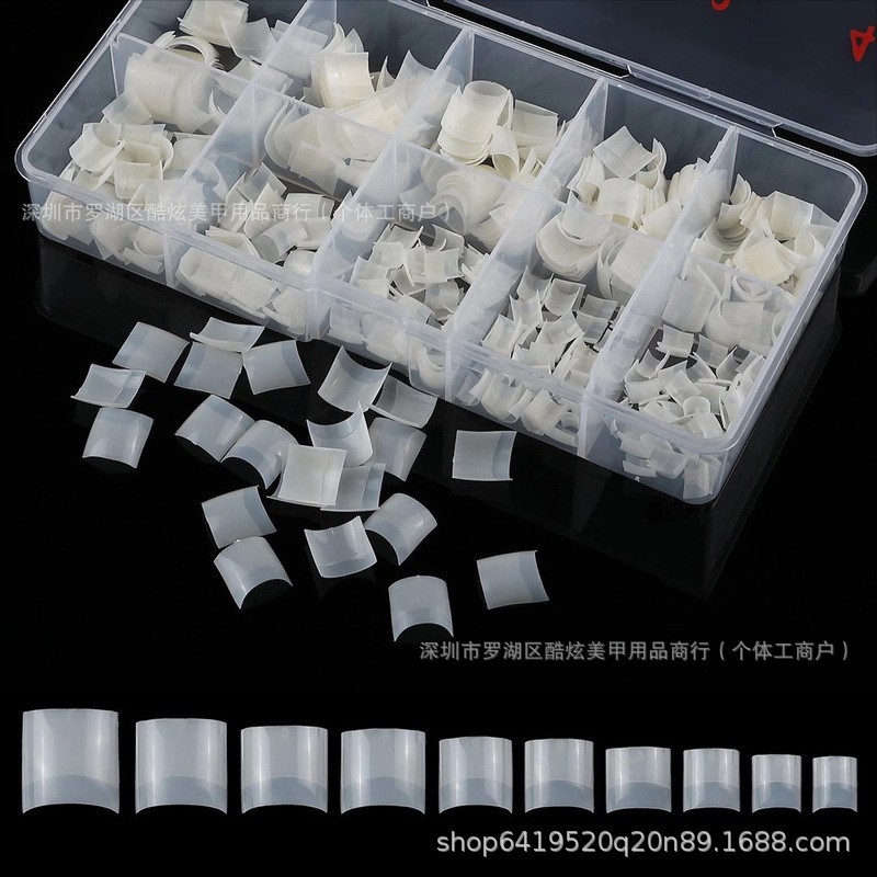 Short transparent fake nails for manicure