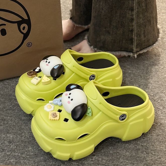 Zapatos con agujeros para mujer verano 2025 nuevo estilo de suela gruesa que pisa mierda, sandalias de uso exterior de hombre pequeño, sandalias de playa de fondo suave antideslizantes