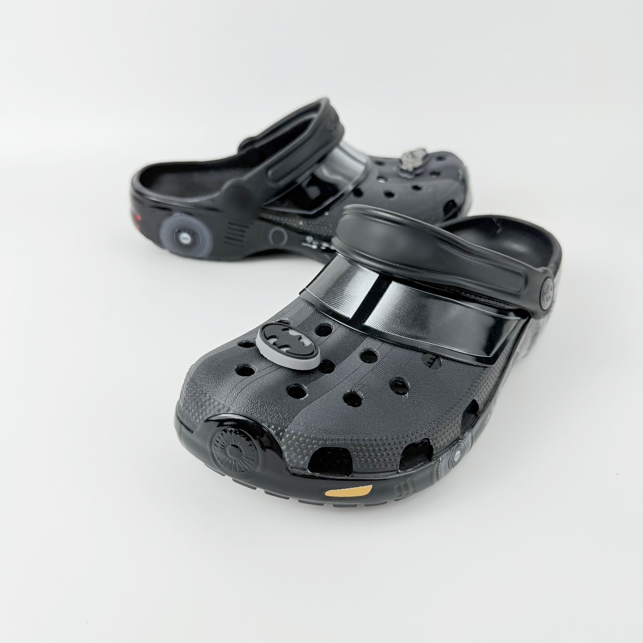 Croca nuevo clásico Batman coche deportivo Naruto puerta de agua Sasuke Hole zapatos de playa hombre zapatos al aire libre