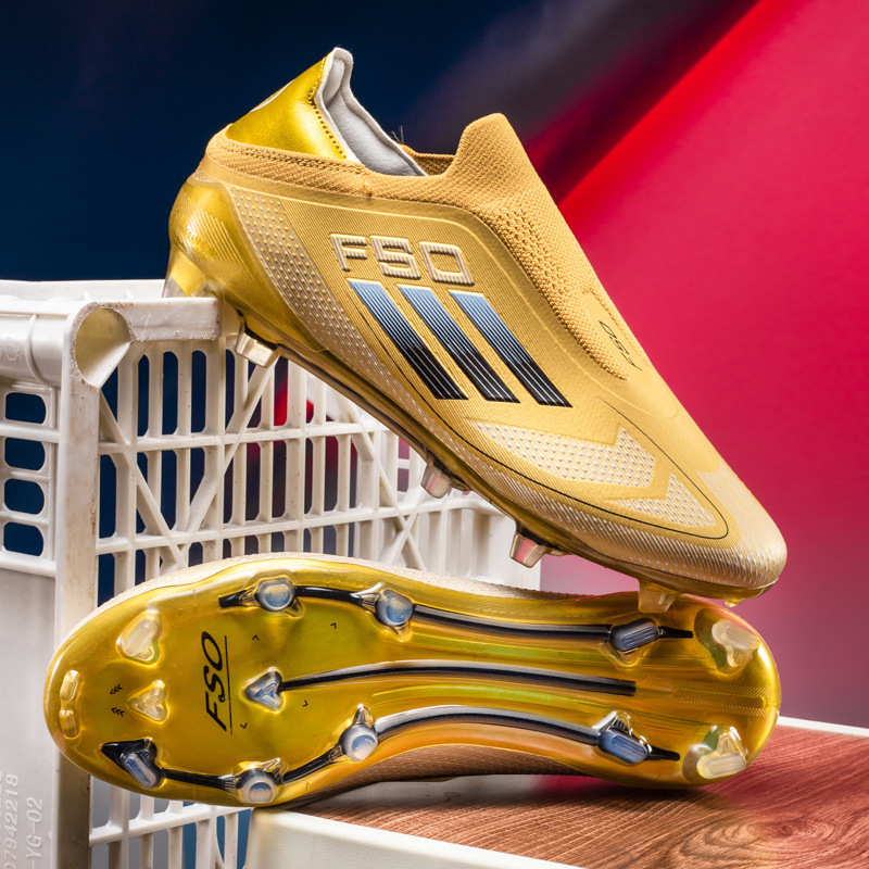 Zapatos de Fútbol de Estilo Nuevo para Adultos, de Caña Baja, para Deportes al Aire Libre, Aptos para Estudiantes Masculinos y Femeninos, con Tacos Largos para Césped Artificial y Tacos Rotos.