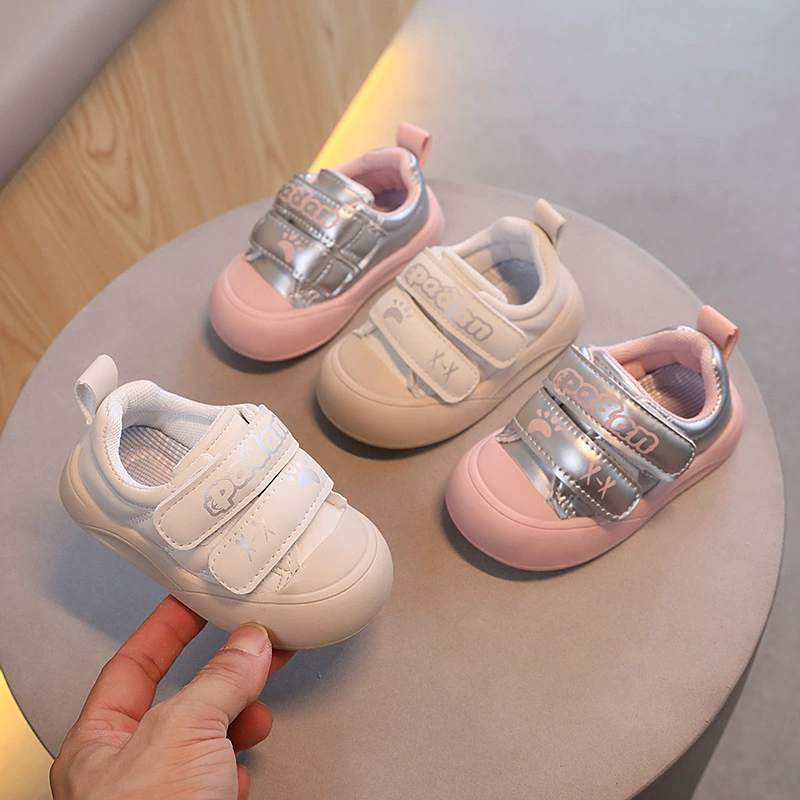 Новые детские кроссовки осень 2025 для мальчиков и девочек, лоферы для малышей, белые туфли с мягкой подошвой для девочек