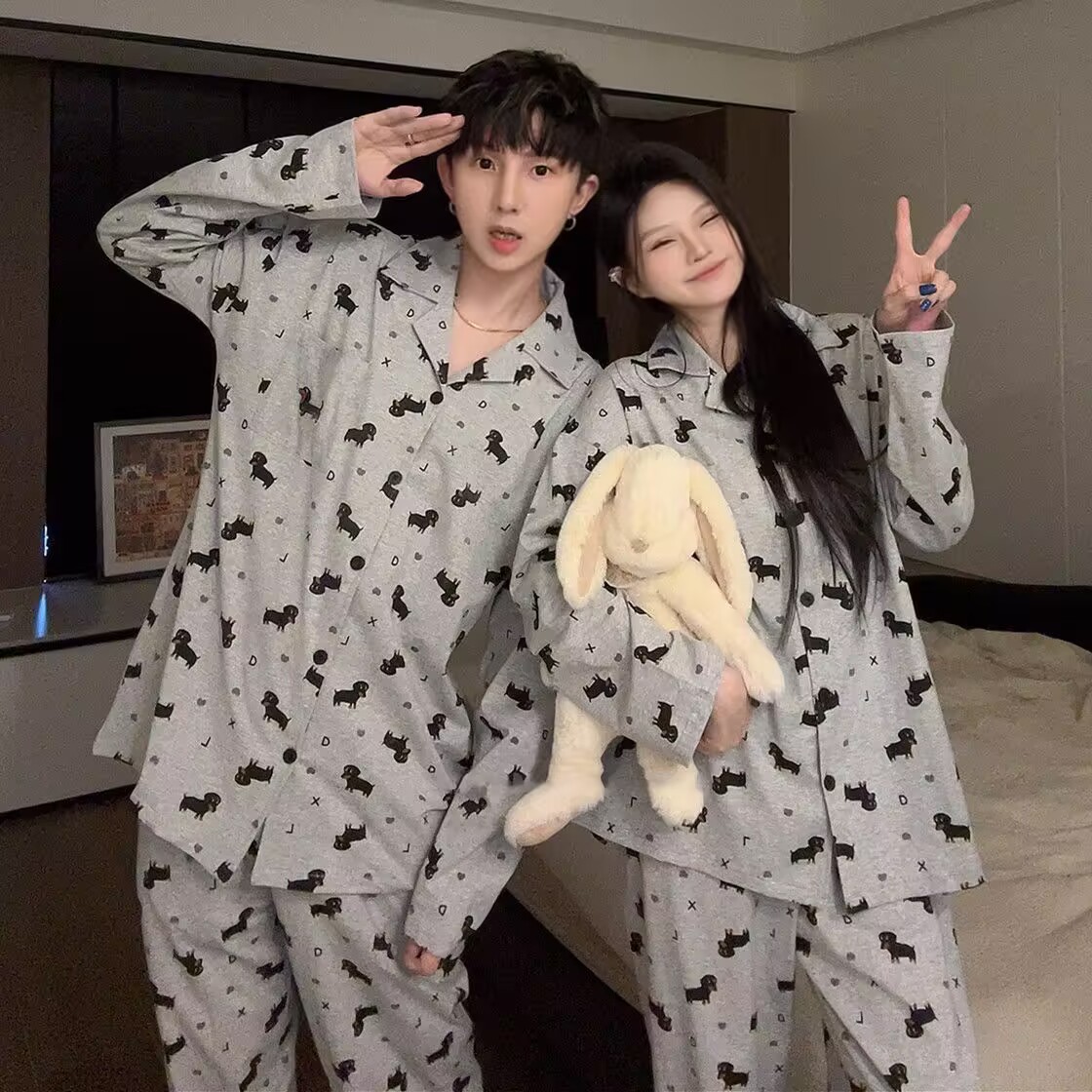 회색 강아지 긴팔 긴바지