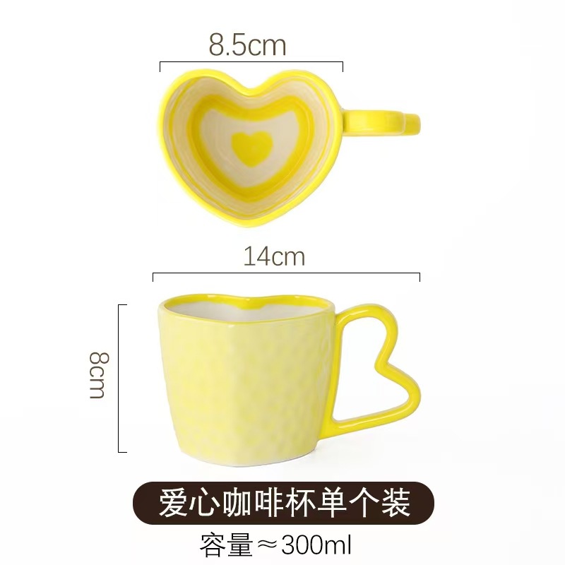 Taza de café hecha a mano con un set de té de la tarde creativo de alto valor facial pareja nicho sensación de atmósfera pintada a mano