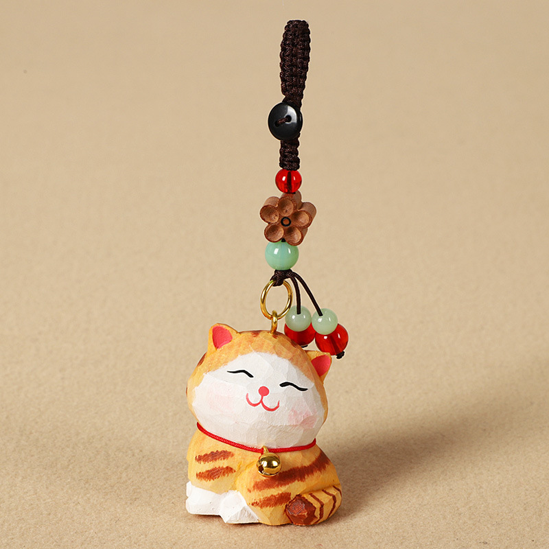 나무 조각 큰 주황색 고양이 복숭아 나무 매화 스타일