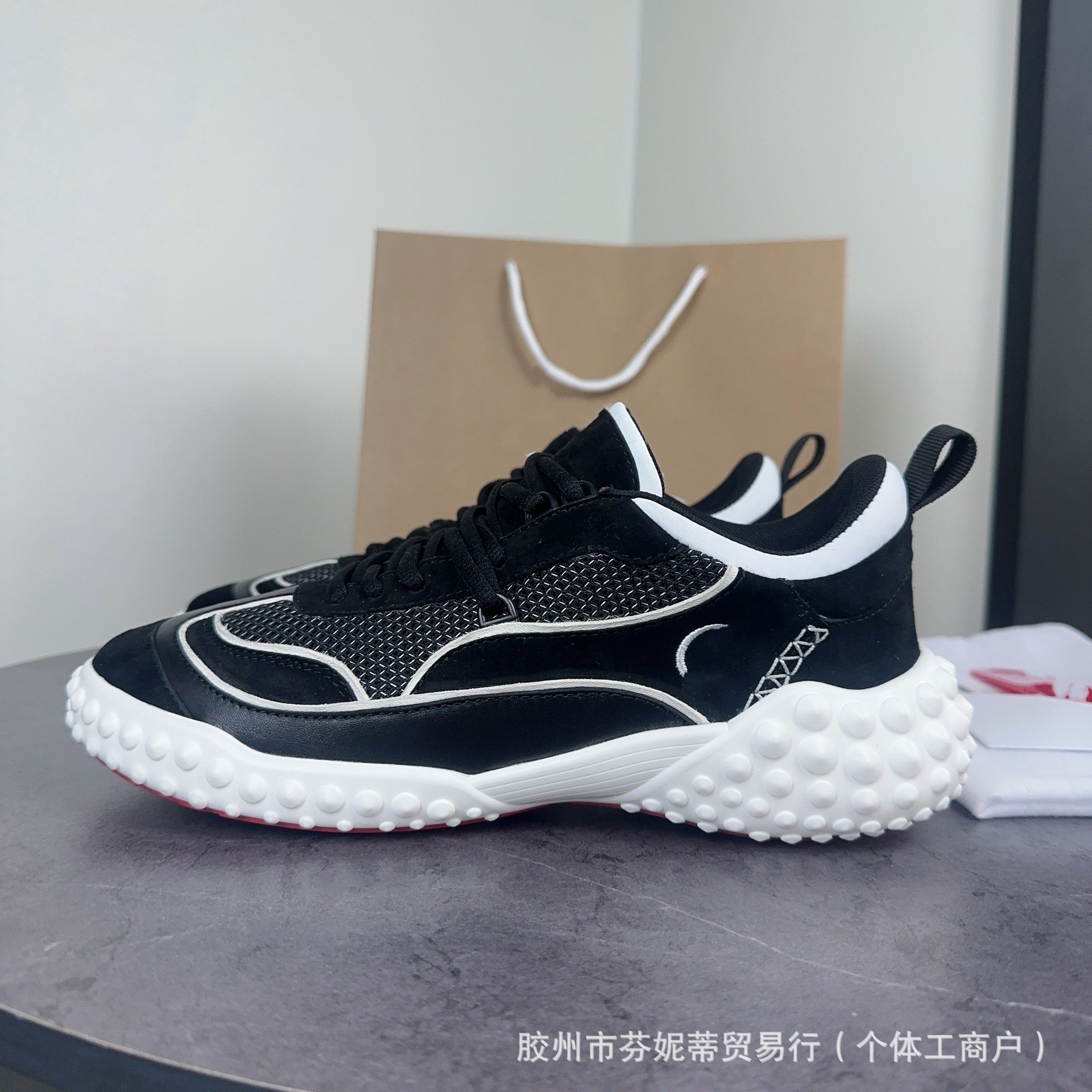 Qırmızı altlıqlı unisex idman ayaqqabısı, yeni model