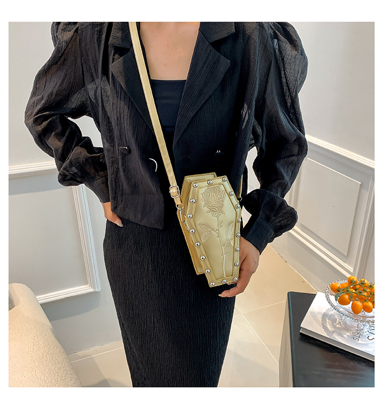 Borsa a tracolla da donna a forma di bara stile gotico nero_voghion.com