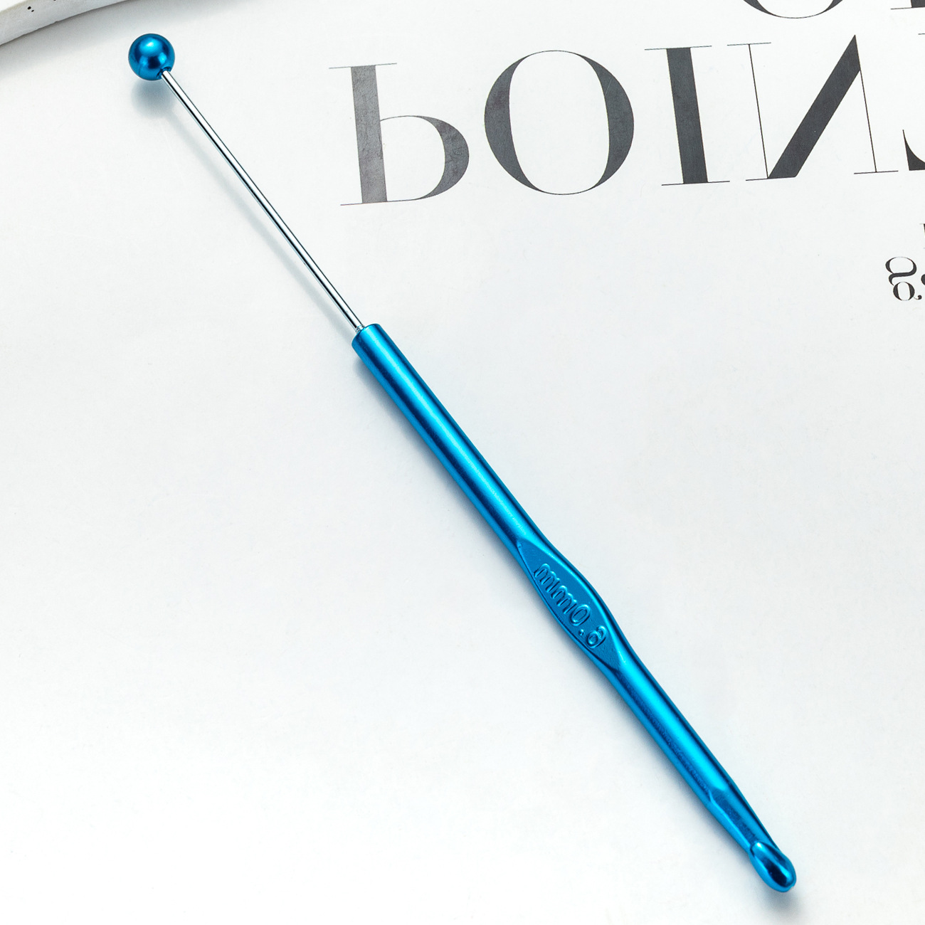 Inventario de un solo cabezal de tejido de ganchillo de metal de color de alquiler suéter aguja de lana DIY herramienta de tejido a mano ganchillo