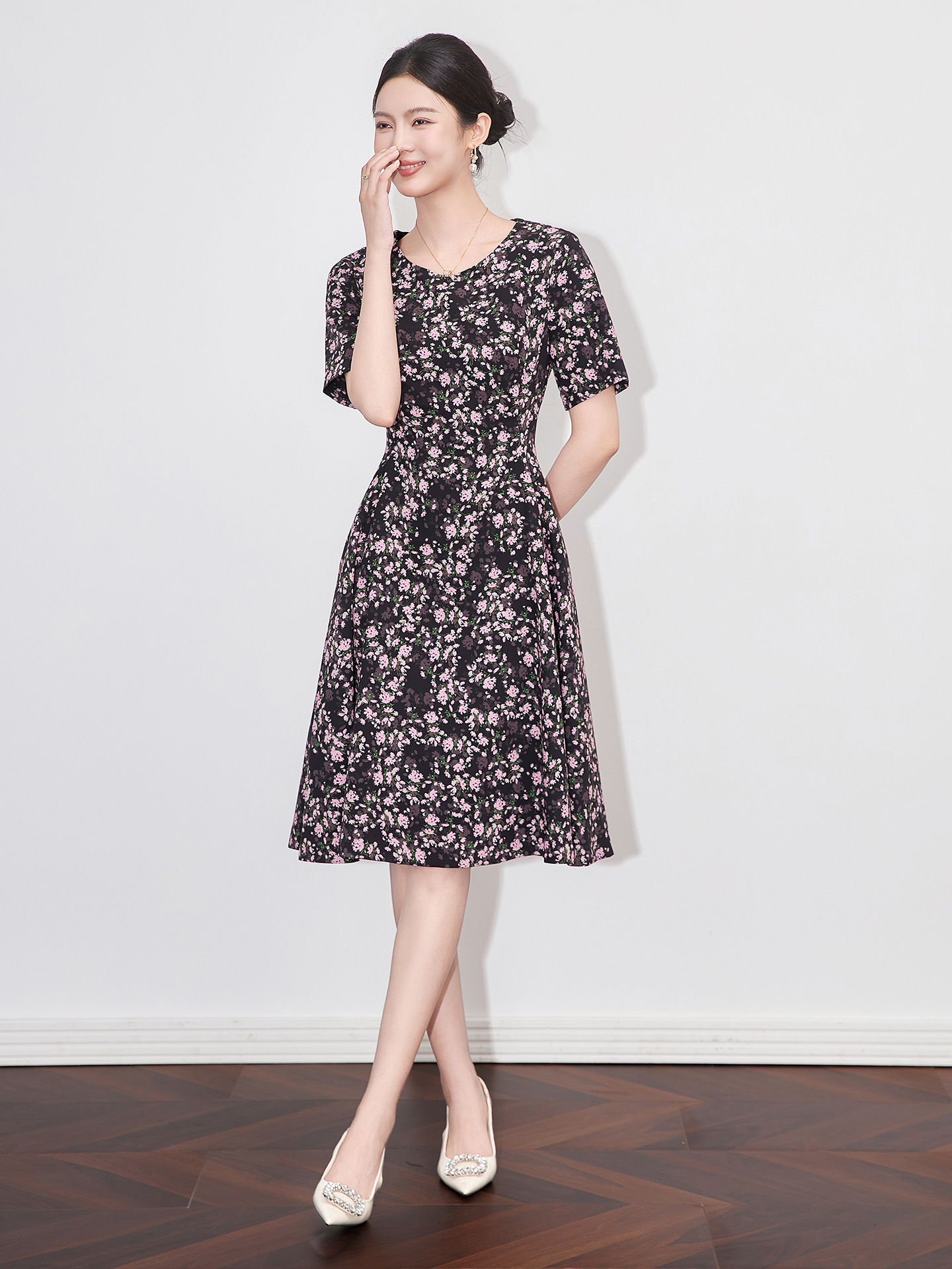 Đầm midi in họa tiết tay phồng eo thon phong cách Pháp — đen