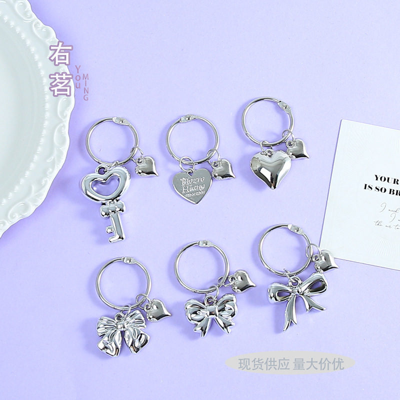 Electroplated metal keychain with heart-shaped bow, simple and versatile, suitable for couples and friends, bag accessory, small gift wholesale Electroplated metal keychain with heart-shaped bow, simple and versatile, suitable for couples and friends, bag accessory, small gift wholesale