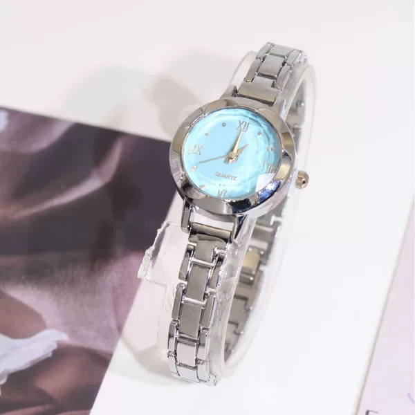 Niche Round Small Dial Student Bracelet Steel Strap Simple Elegant Compact Watch Female Ins Accessible Luxury Retro Forest Style
