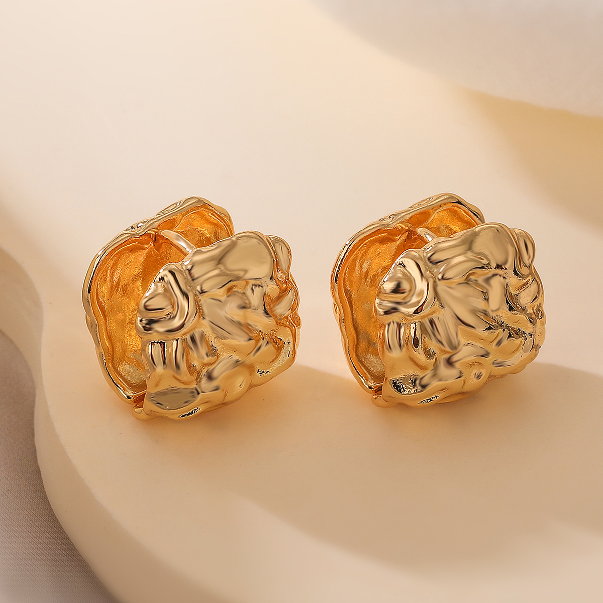 Fashionable sophisticated copper square retro universal earrings