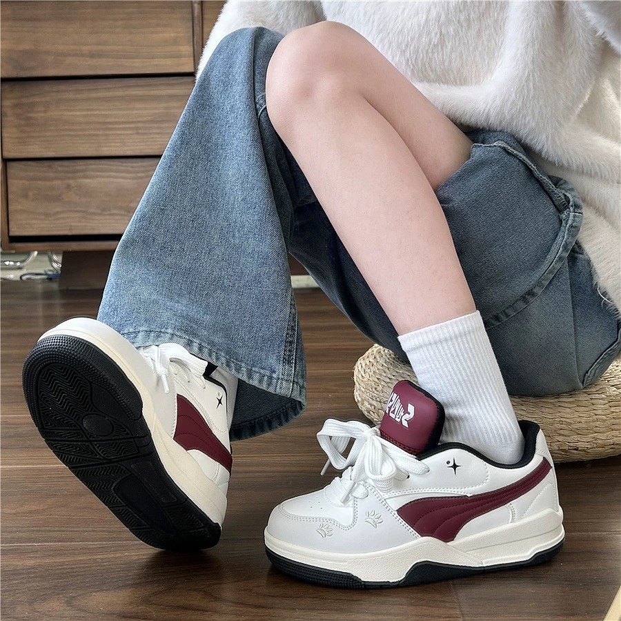 Zapatos de suela gruesa de Hong Kong 2026 primavera y verano de nuevo cordón de colores zapatos deportivos pequeños zapatos blancos estudiantes zapatos casuales bajos