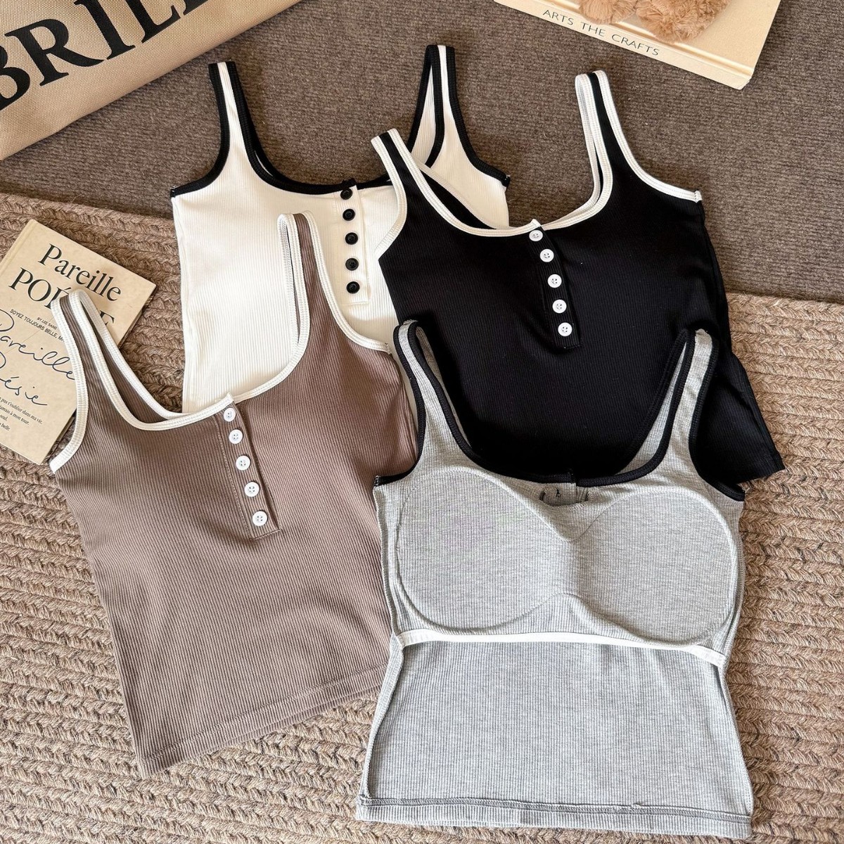 2025 nueva camisola de color de contraste de espalda hermosa para mujer almohadilla fija para el pecho interior y exterior con botones de uso exterior chaleco de fondo de todo fósforo para mujer