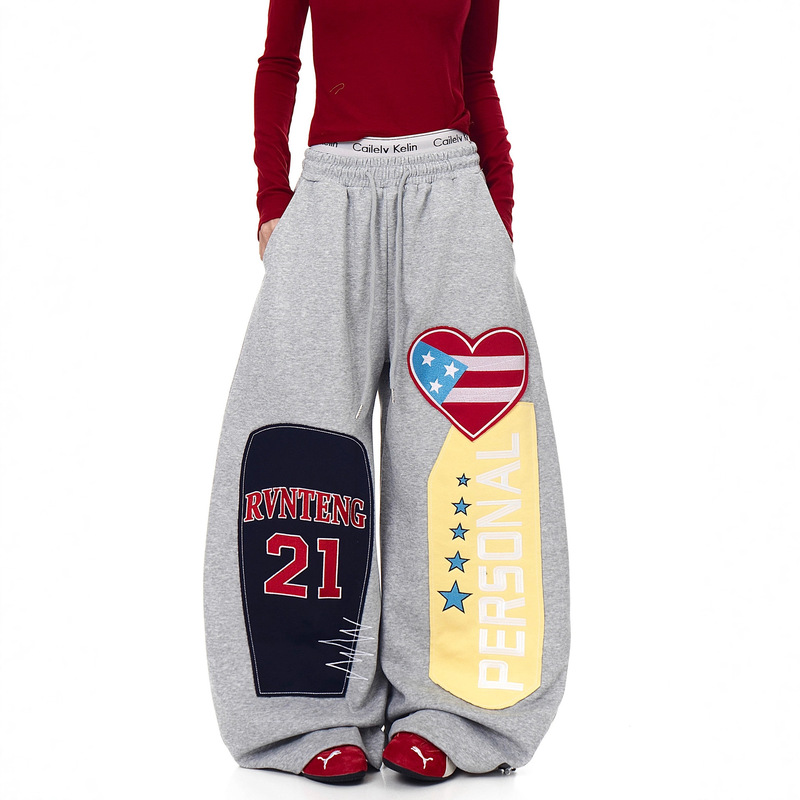 2025 New American Street Style Heart Patch Embroidered Scimitar Sweatpants for Men and Women with Loose Wide-Leg Pants