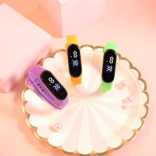 工厂直销LED电子表学生成人通用触屏简约防水休闲百搭手环表现货