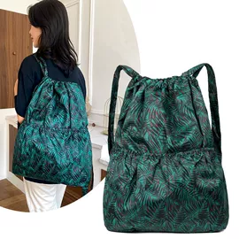 女士斜挎包;女士双肩包;男士单肩包