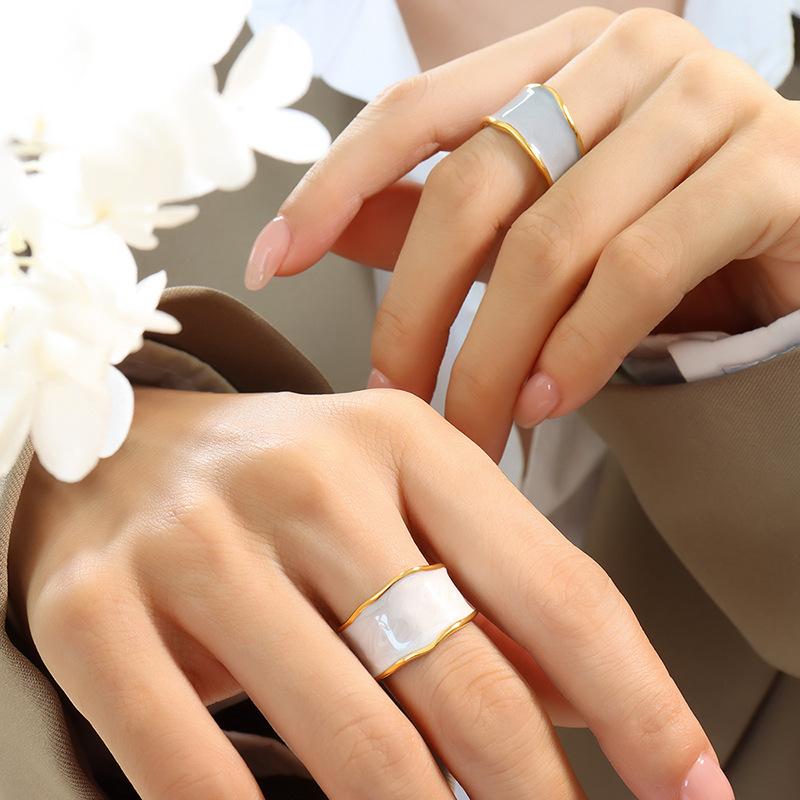 Hepburn estilo no se desvanece anillo de nicho francés esmalte gota anillo de aceite personalidad de la moda anillo de diseño abierto al por mayor