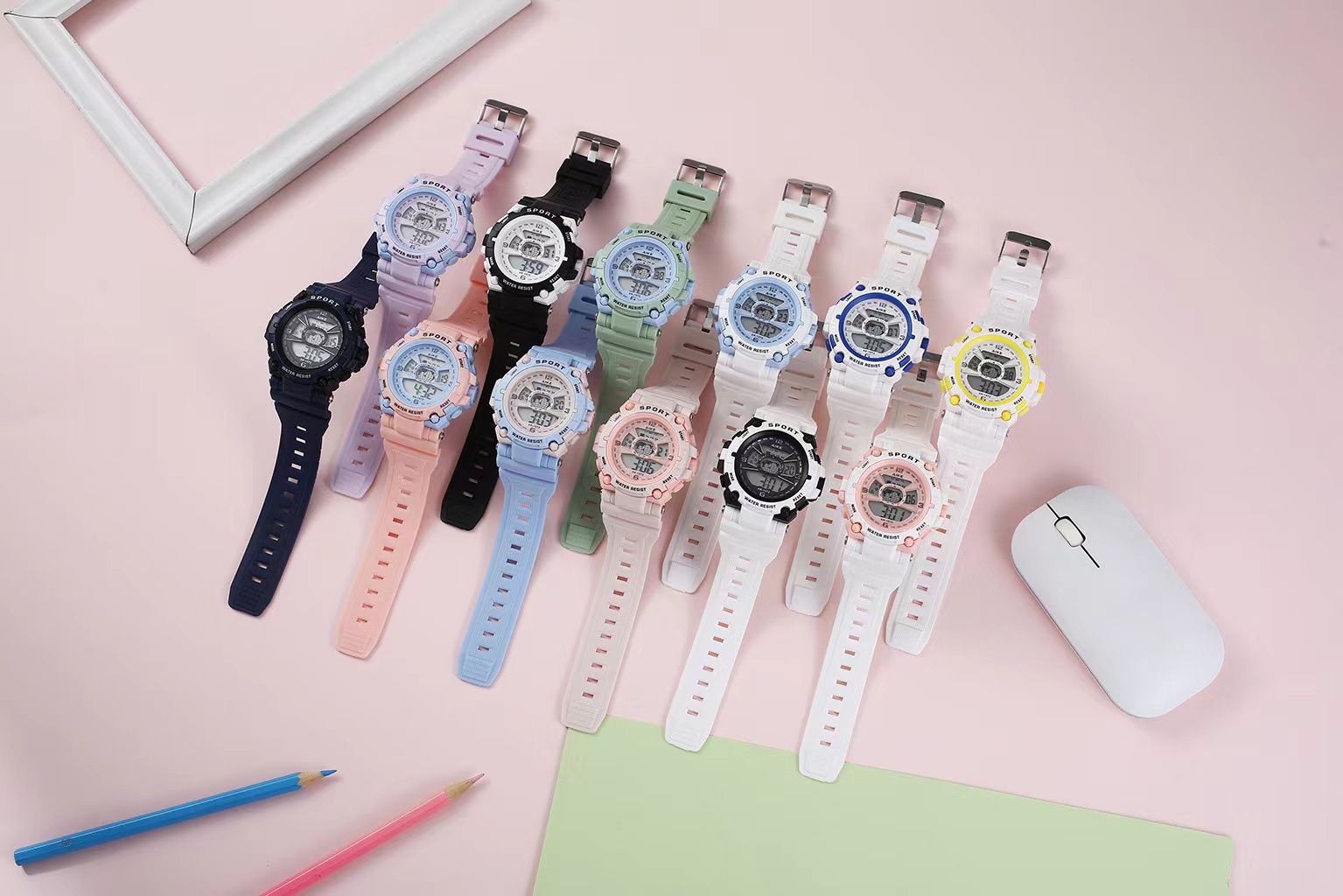 AIKE1572 estilo deportivo reloj electrónico luminoso para hombres y mujeres reloj impermeable para estudiantes al por mayor amor grabado transparente caja independiente